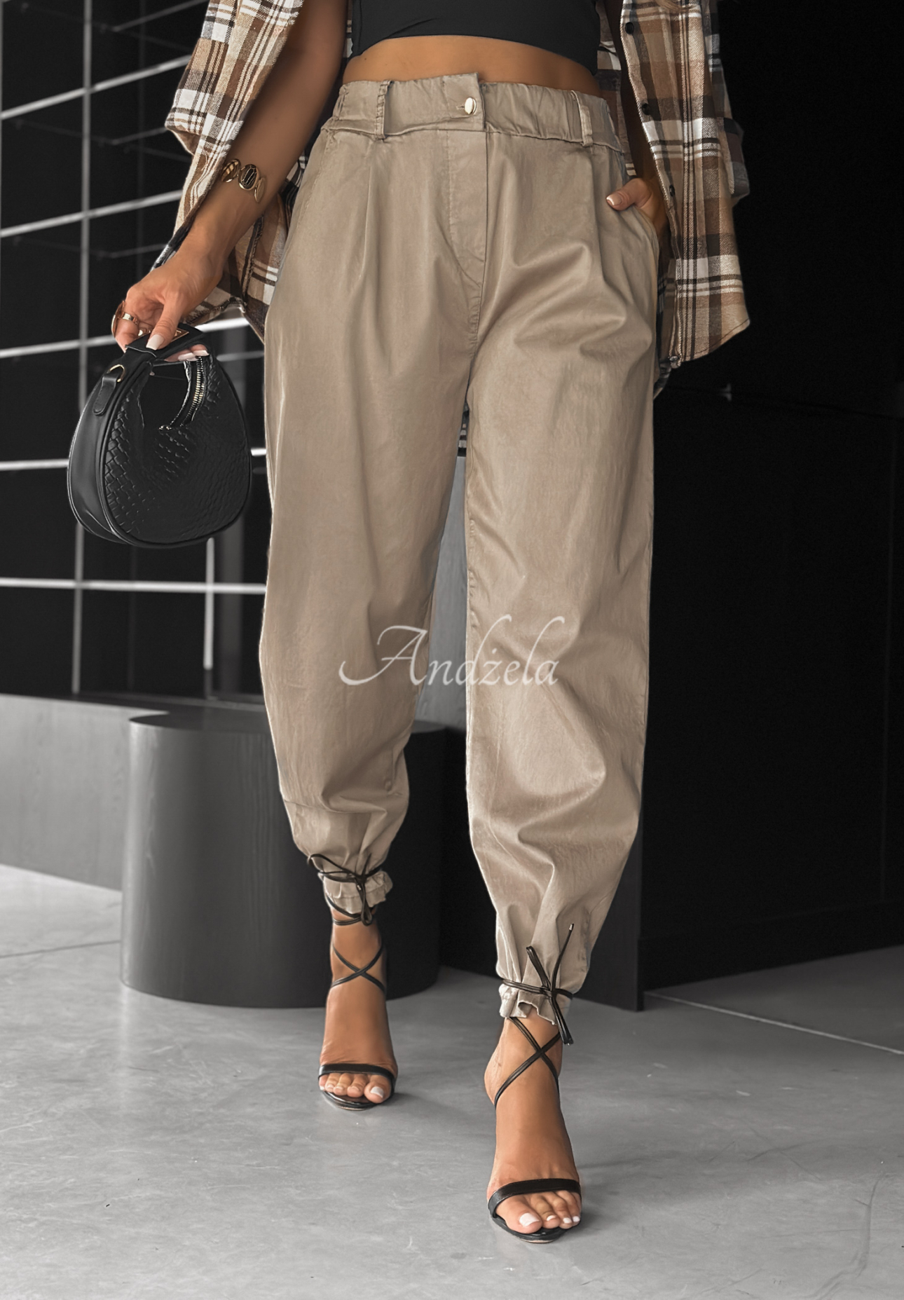 Spodnie joggery Middle Of Nowhere beżowe