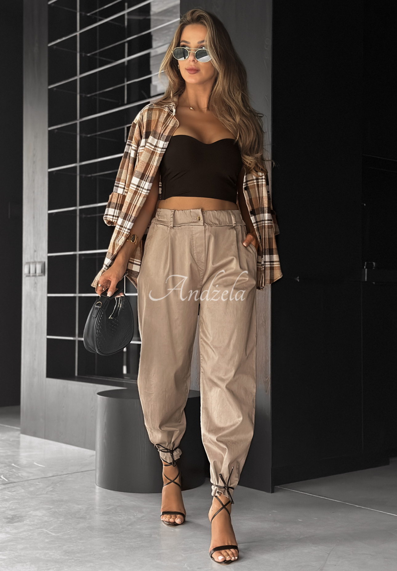 Spodnie joggery Middle Of Nowhere beżowe