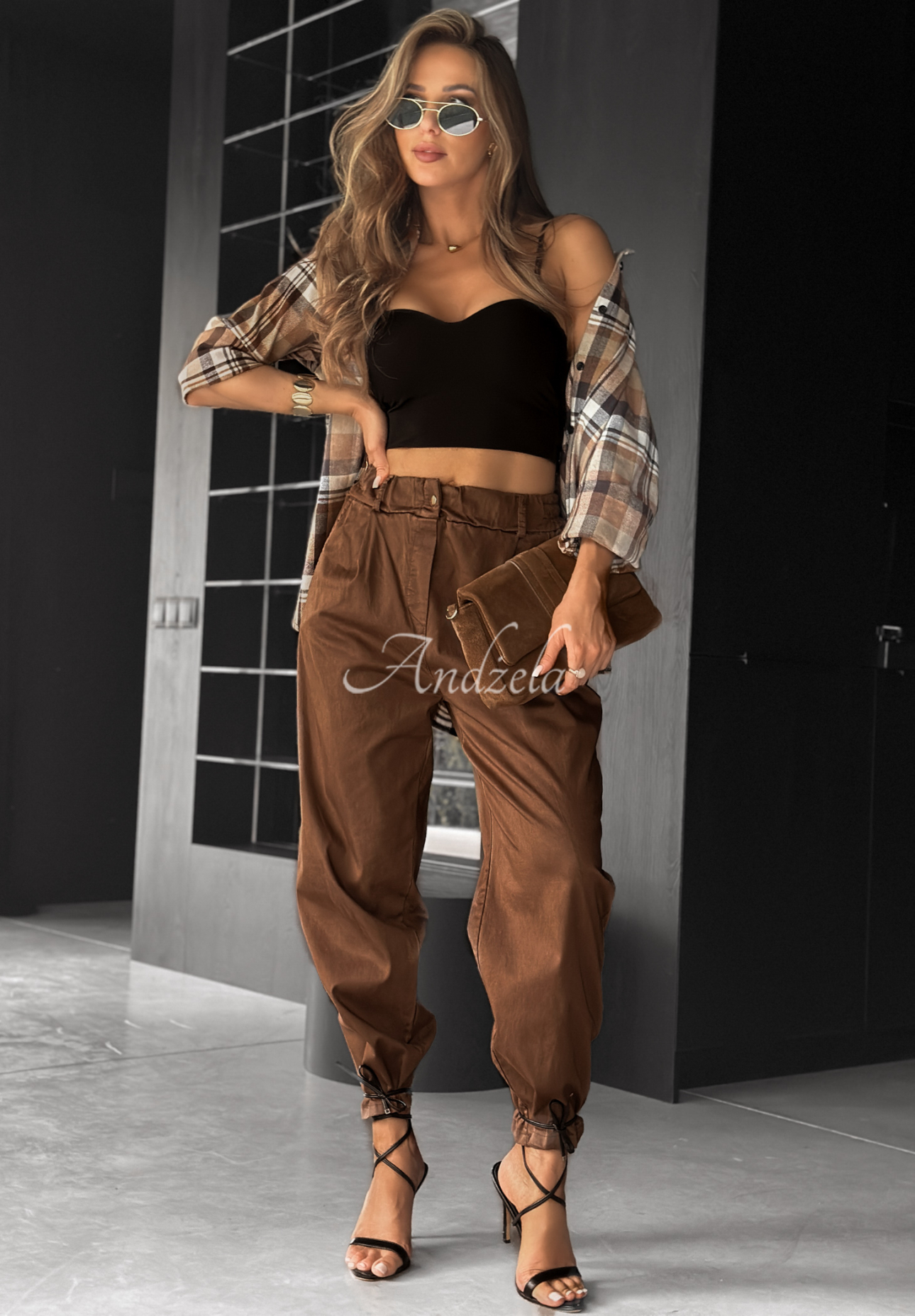 Spodnie joggery Middle Of Nowhere camelowe