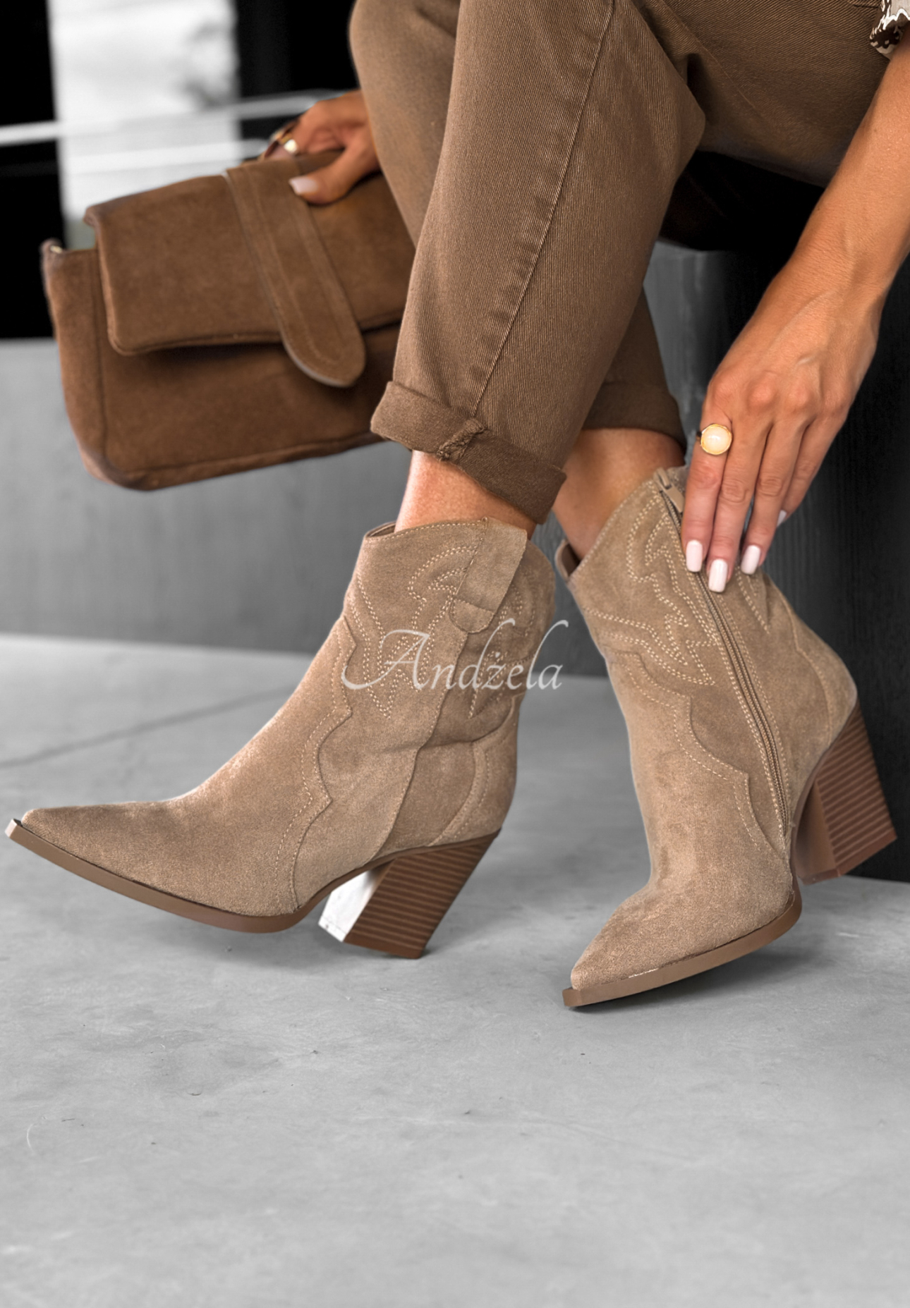 Suede cowboy boots I Moved On beige