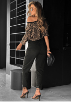 T-shirt oversize w panterkę z dekoltem w serek Cascade beżowo-czekoladowy