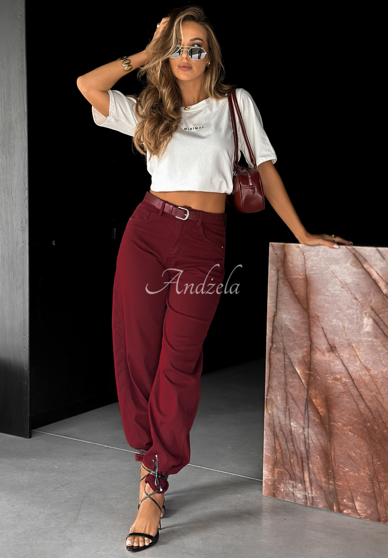 Spodnie jeansowe balloon Password Protected burgundowe