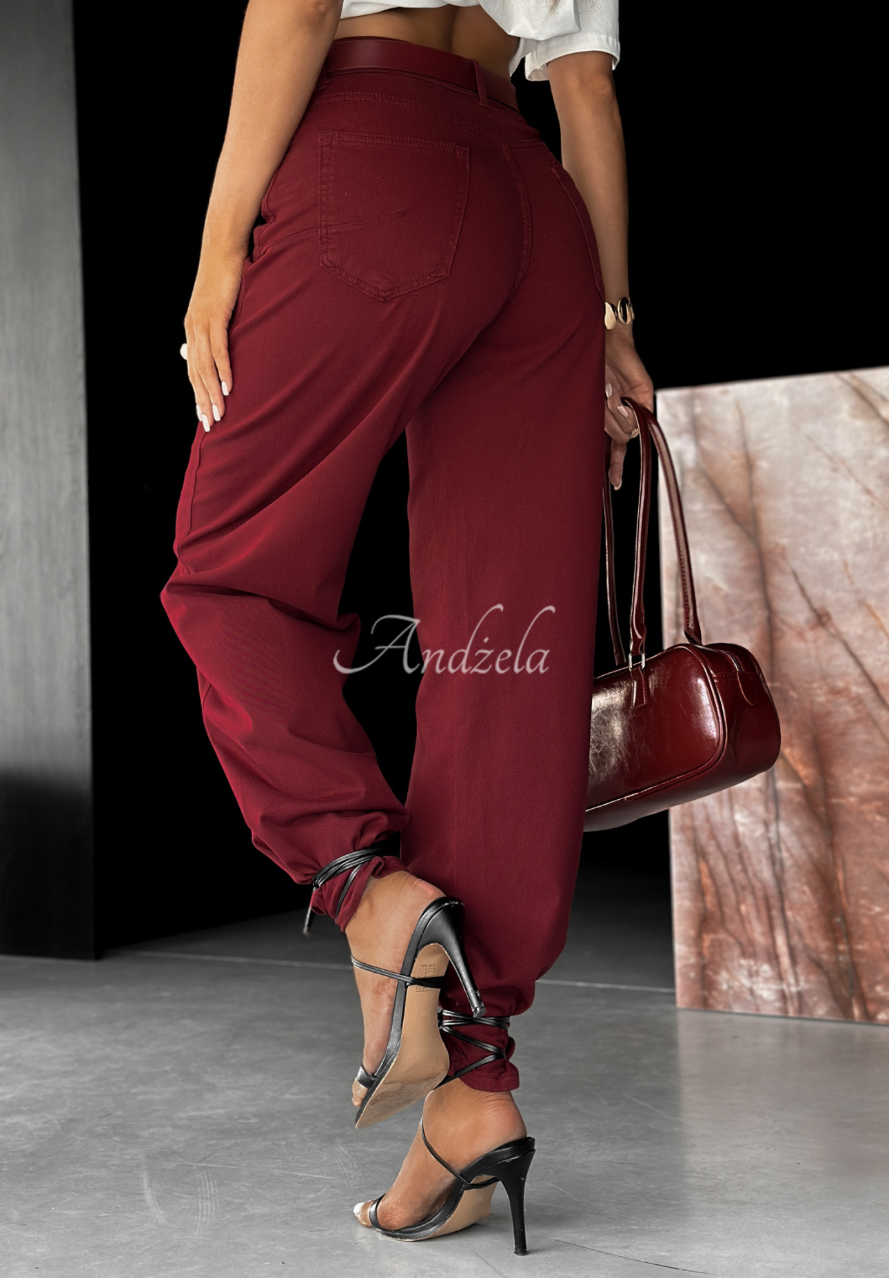 Spodnie jeansowe balloon Password Protected burgundowe