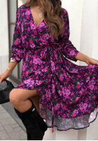 Wzorzysta sukienka z paskiem She Won That różowo-fioletowa