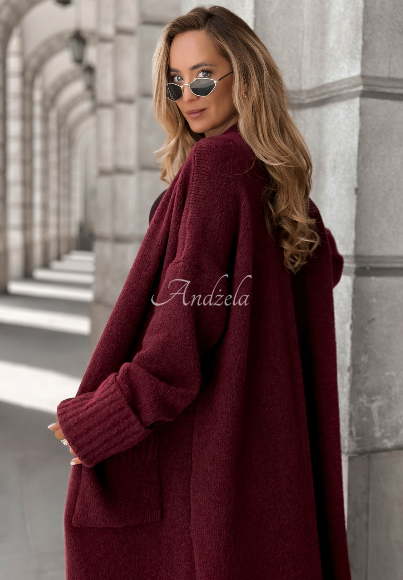 Długi kardigan oversize z kieszeniami z wełną Marbelio burgundowy