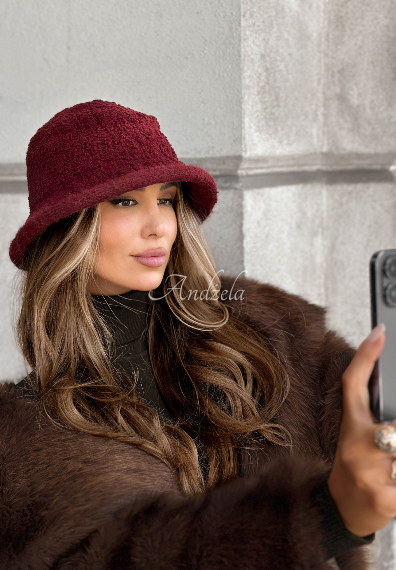 Kapelusz bucket hat z kożuszkiem Tell Me Again burgundowy