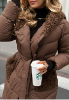 Długa pikowana kurtka z kożuszkiem Long, Cold Winter czekoladowa
