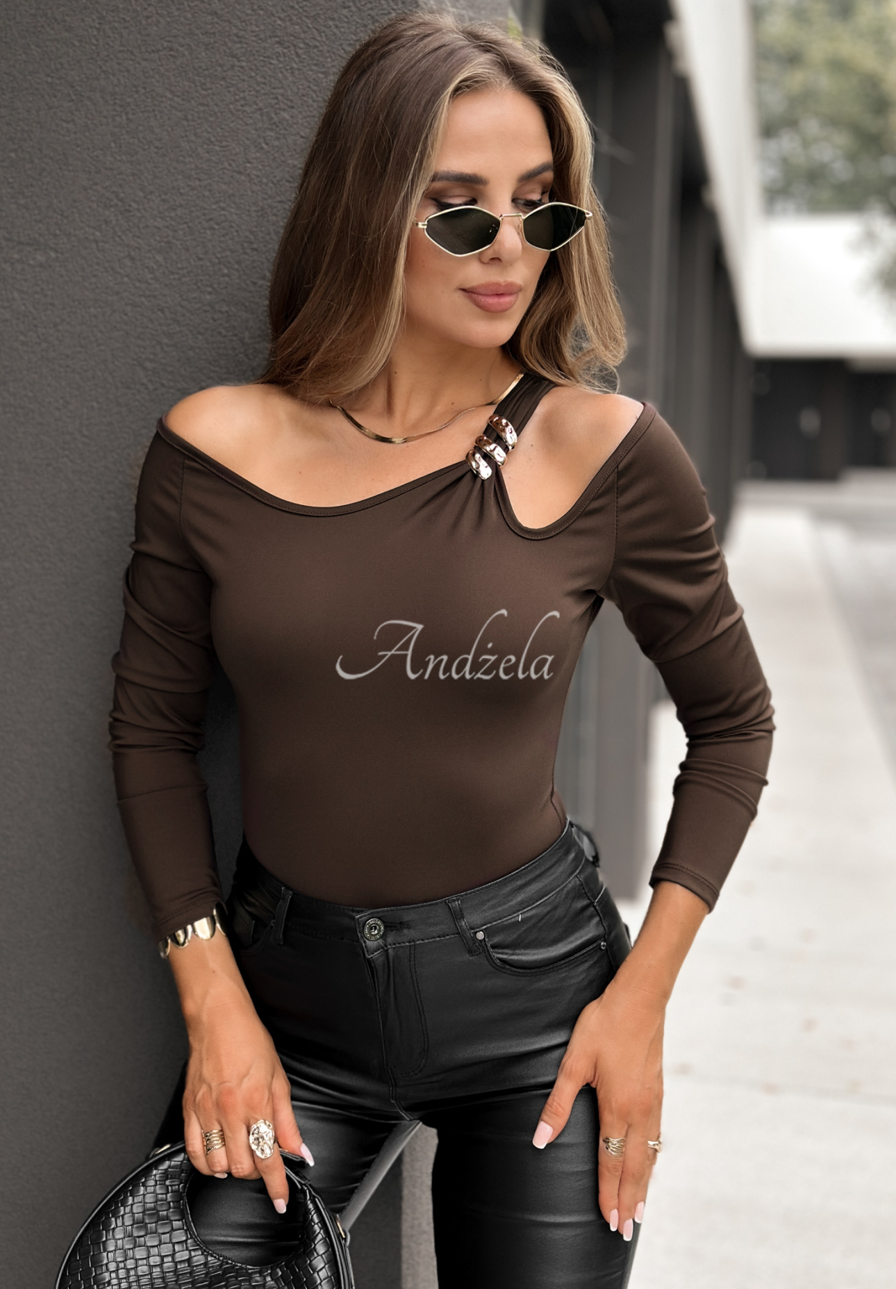 Half True open shoulder body chocolate