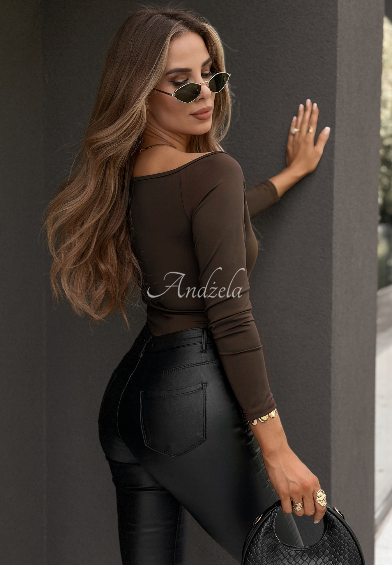 Half True open shoulder body chocolate