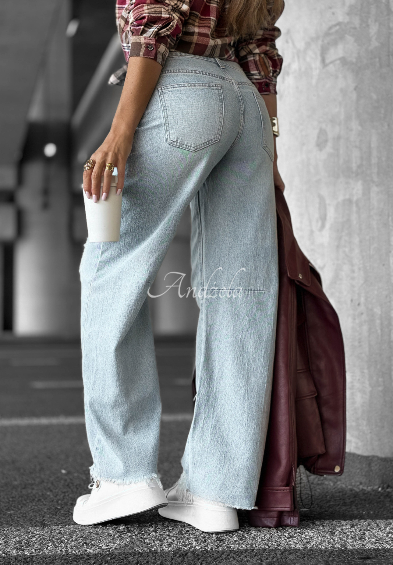 Denim pants with rubbing Unavailable blue