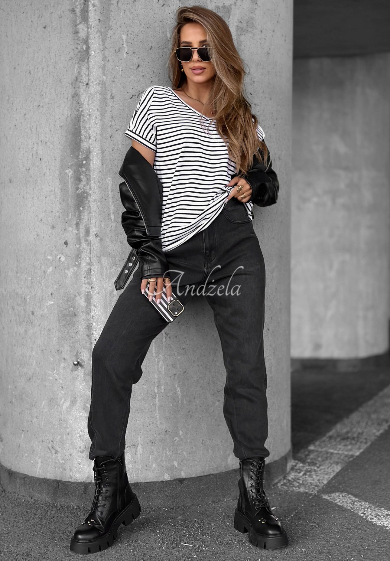 Bawełniany T-shirt w paski z dekoltem The Lines biało-czarny