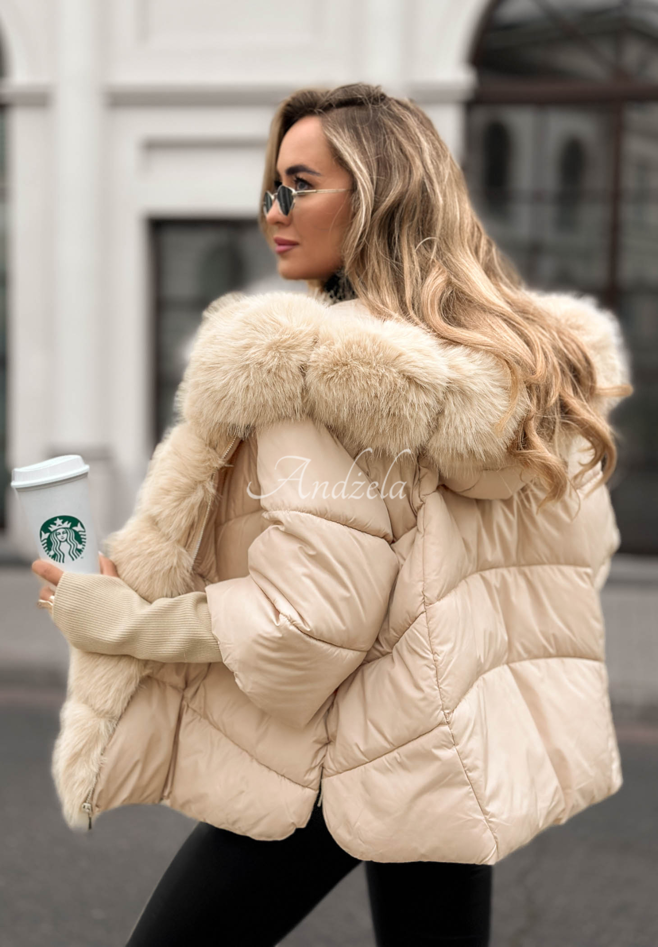 Krótka pikowana kurtka z futerkiem Frosty Horizon ciemnobeżowa