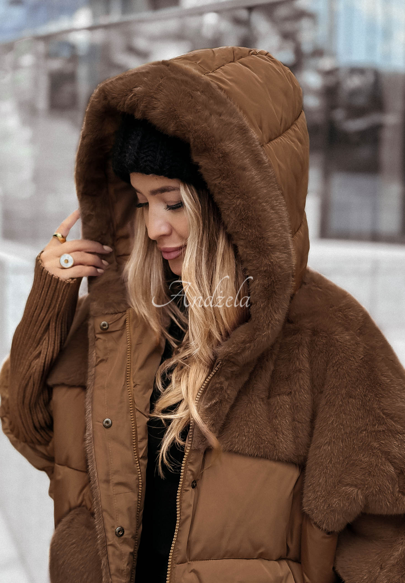 Pikowana kurtka z futerkiem Snow &amp; Pines brązowa