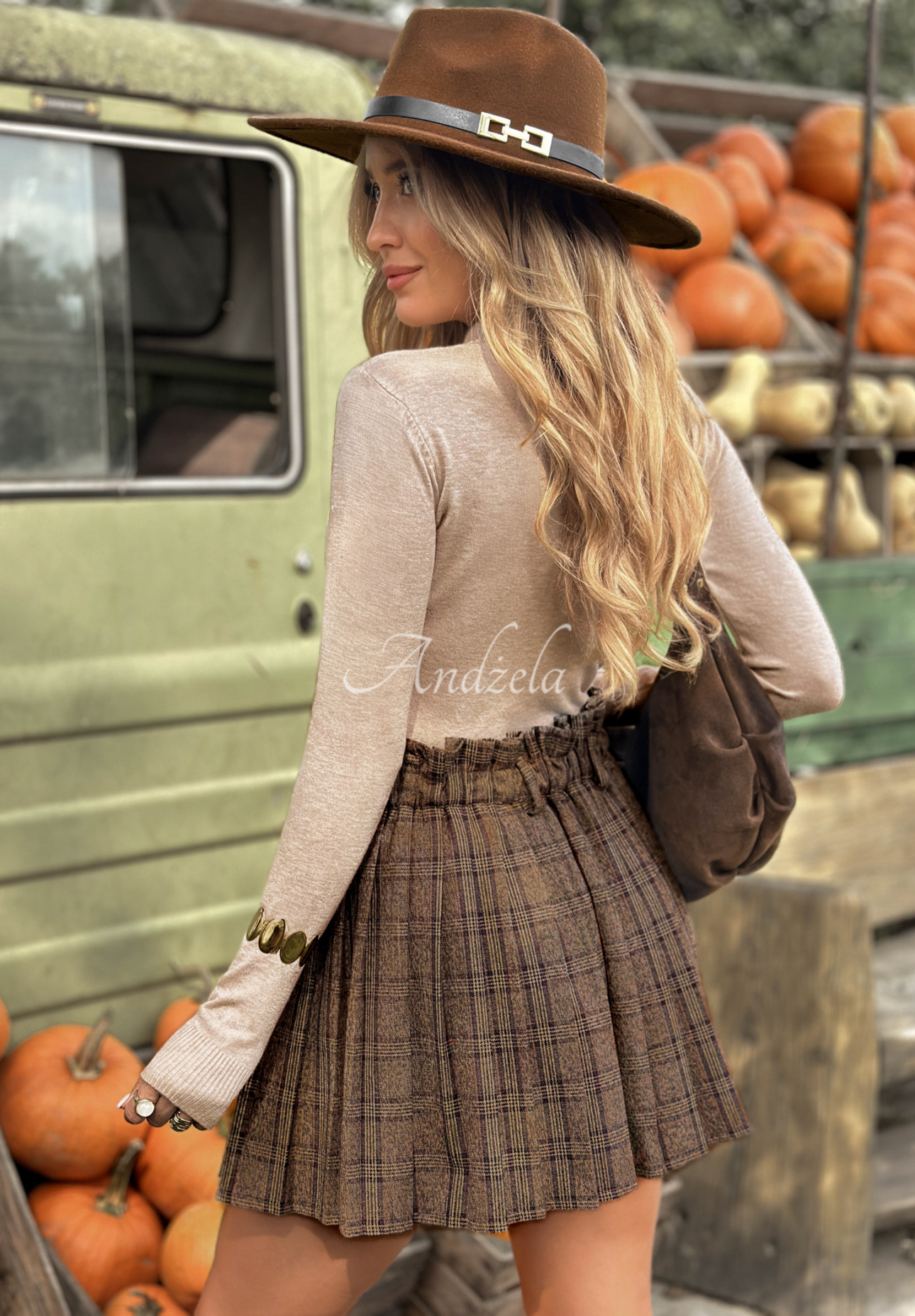 Fitted turtleneck sweater Between Us beige