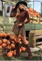 Dopasowany sweter z golfem Between Us czekoladowy