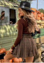 Dopasowany sweter z golfem Between Us czekoladowy