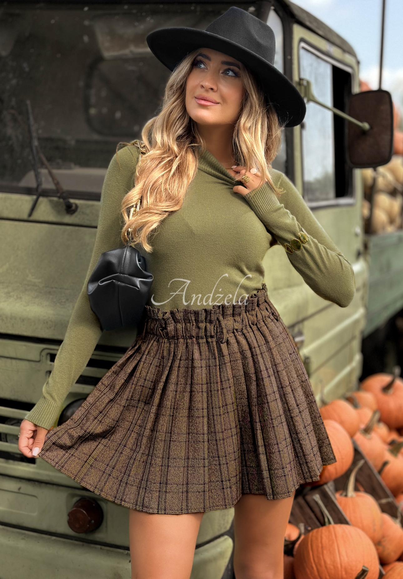 Fitted turtleneck sweater Between Us khaki