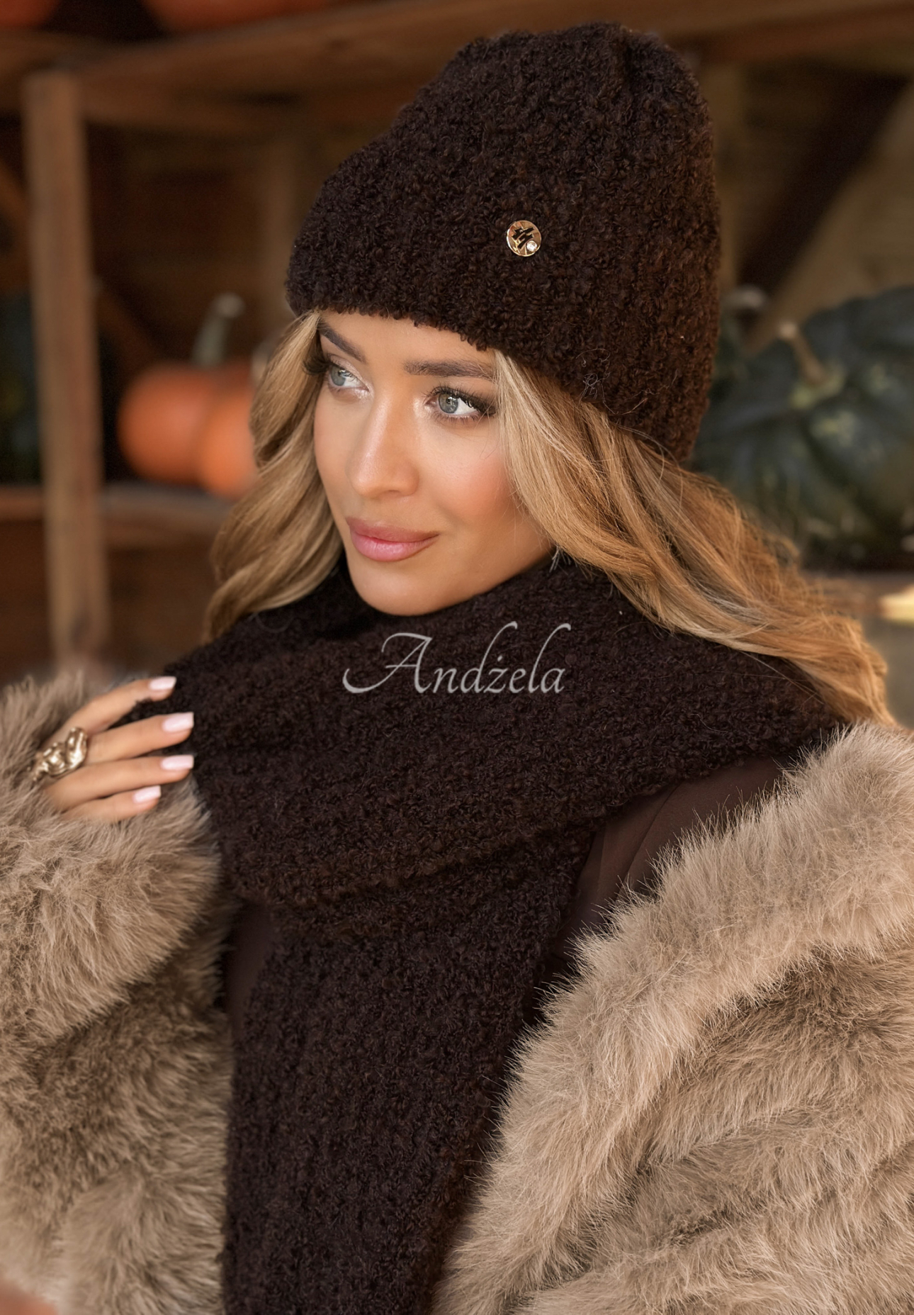 Szalik boucle Winter Everywhere czekoladowy