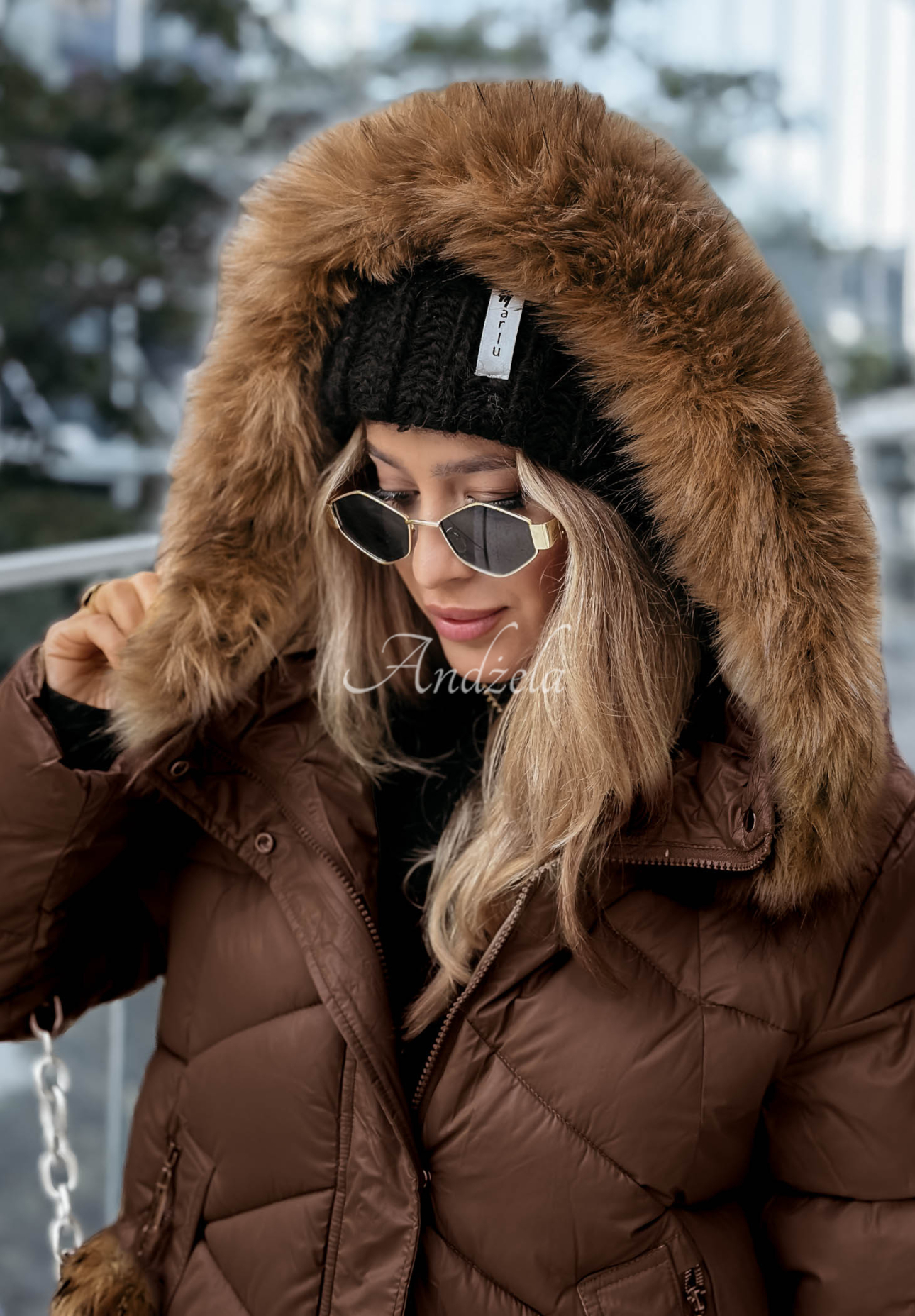 Pikowana kurtka z futerkiem Admiration In Winter czekoladowa