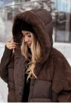 Pikowana kurtka z futerkiem Snow & Pines czekoladowa