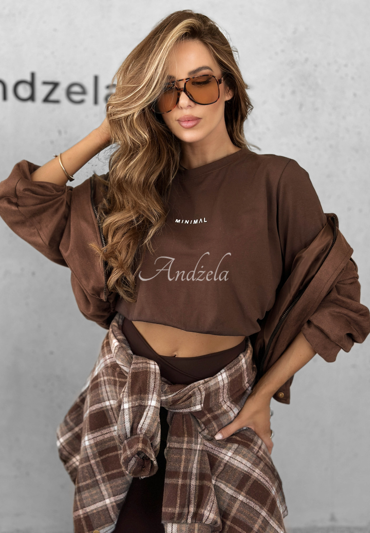 Bawełniany T-shirt z napisem Minimal czekoladowy