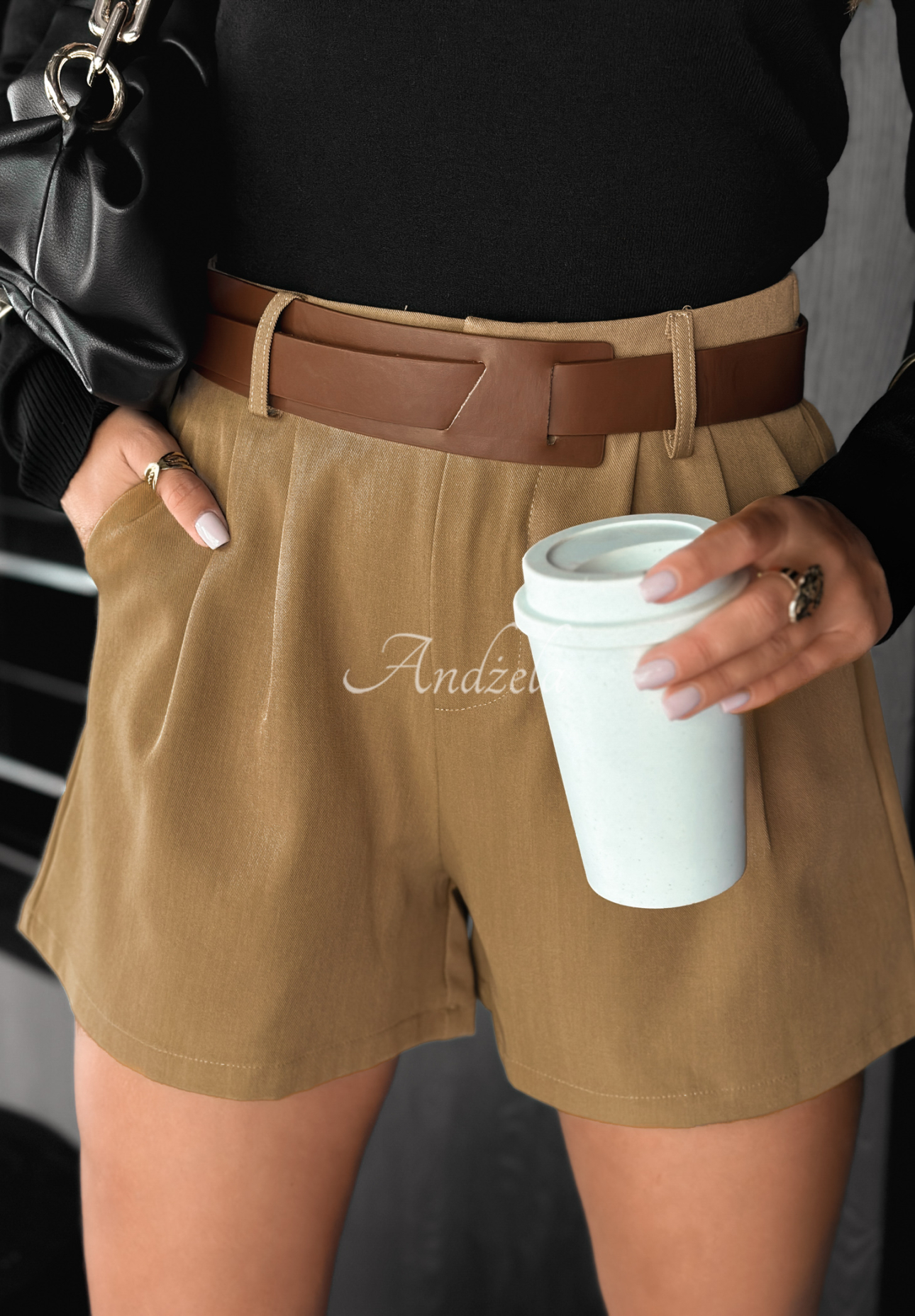 Short shorts with belt I Heard You camel