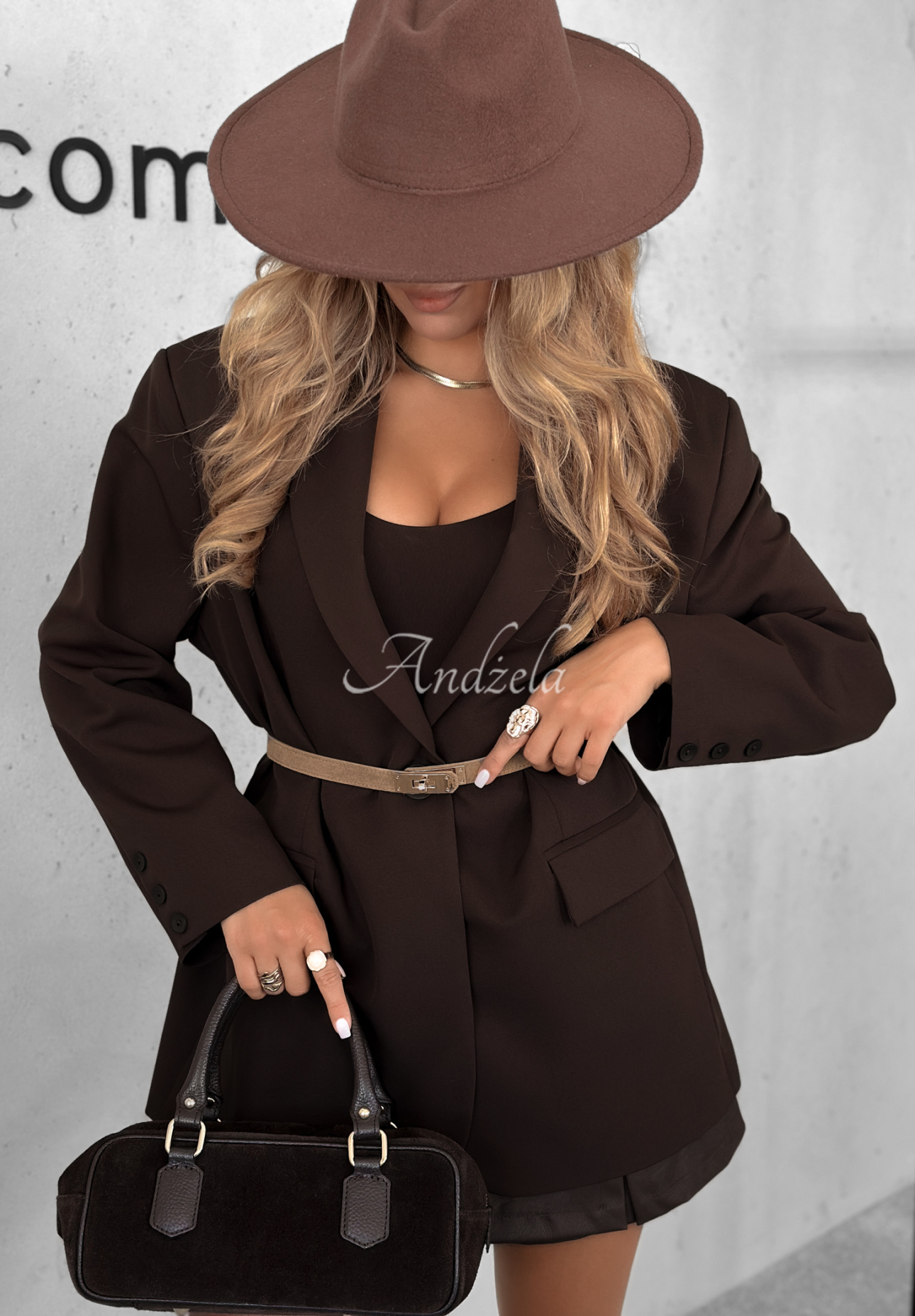 Delicate Accents suede belt beige