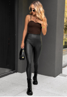 Krótki top na ramiączkach Basic Feelings czekoladowy