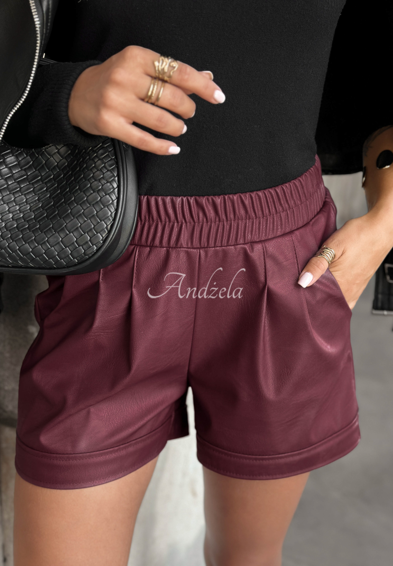 Affectional burgundy leather short shorts