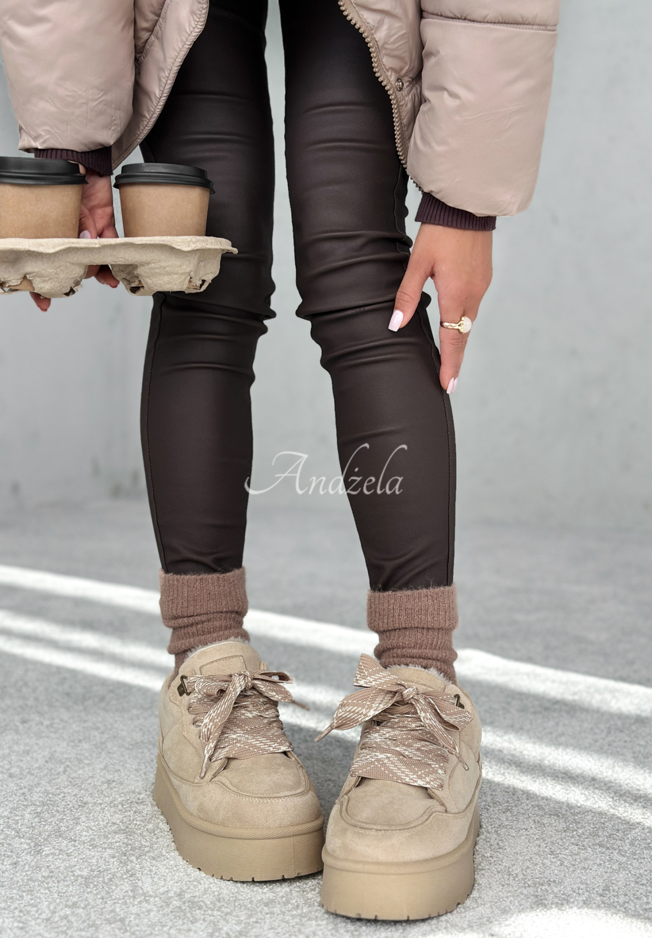 Zamszowe sneakersy Comfy In The Cold beżowe