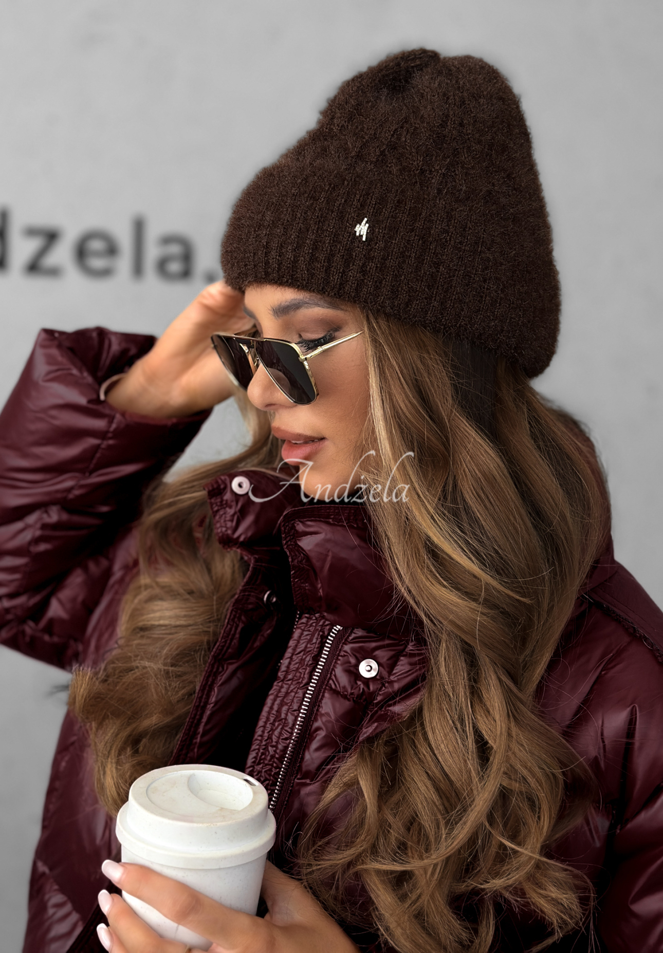 Pleciona czapka Frosted Heart czekoladowa