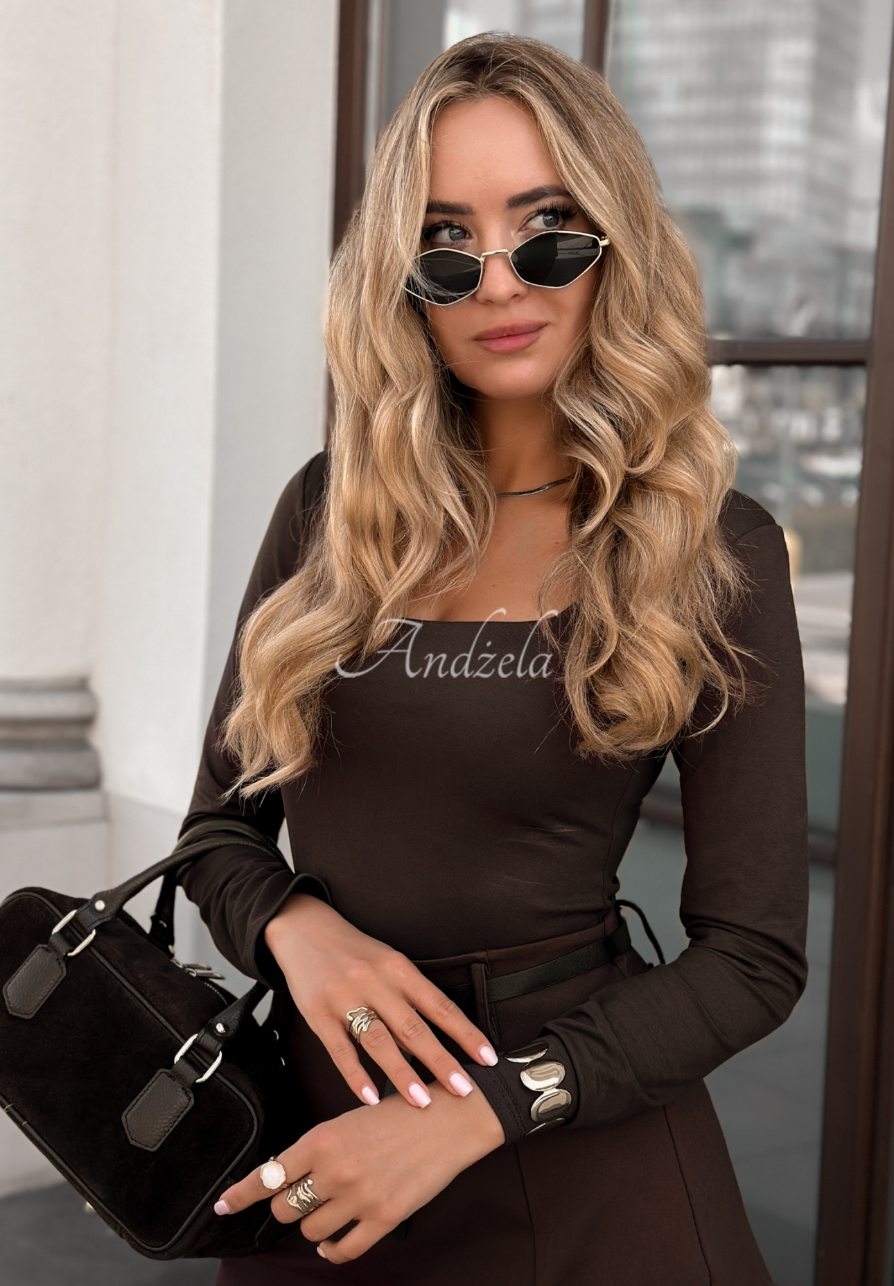 Wiskozowa bluzka z kwadratowym dekoltem Just Checking czekoladowa