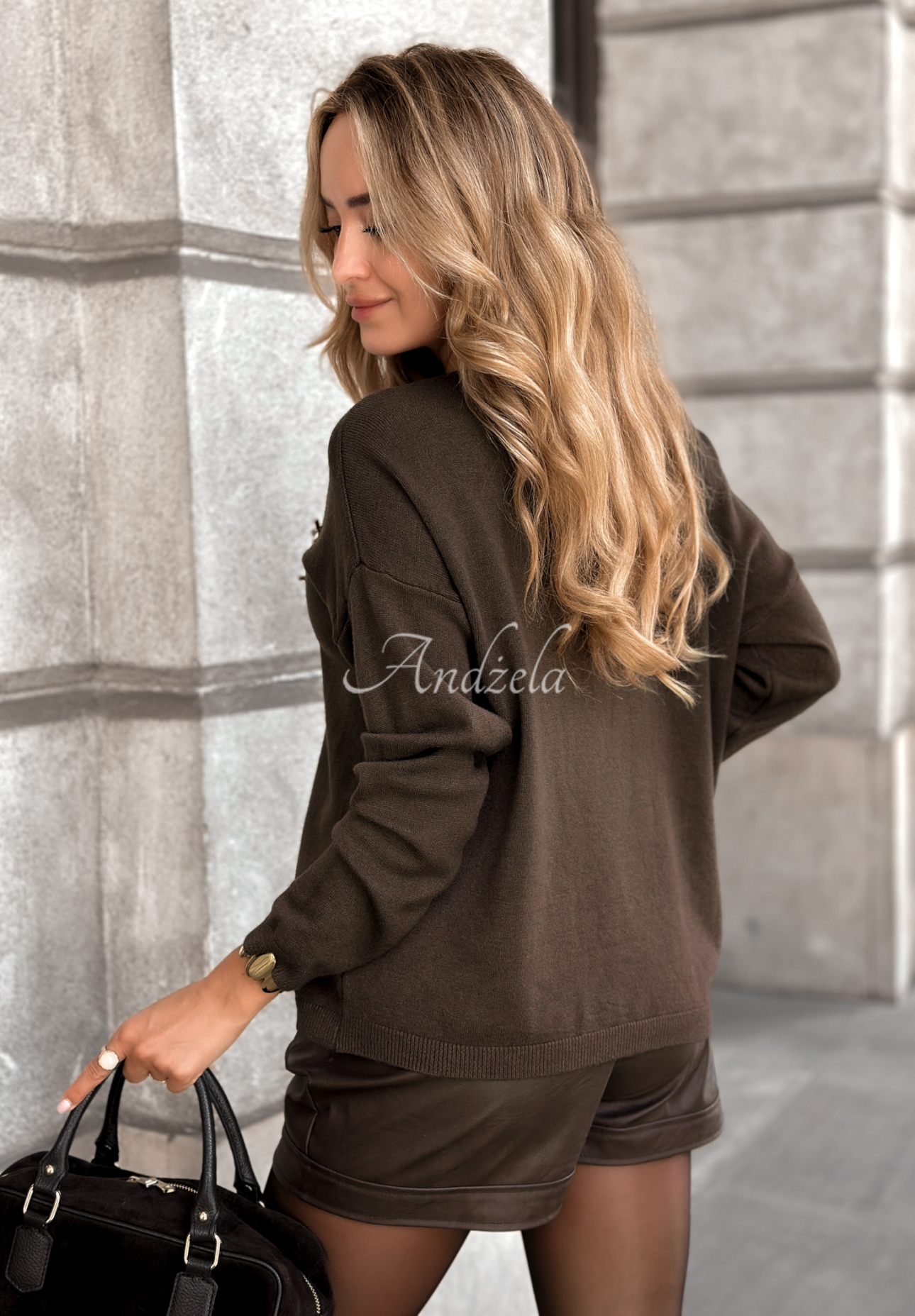 Lightweight sweater with neckline Sensibility chocolate