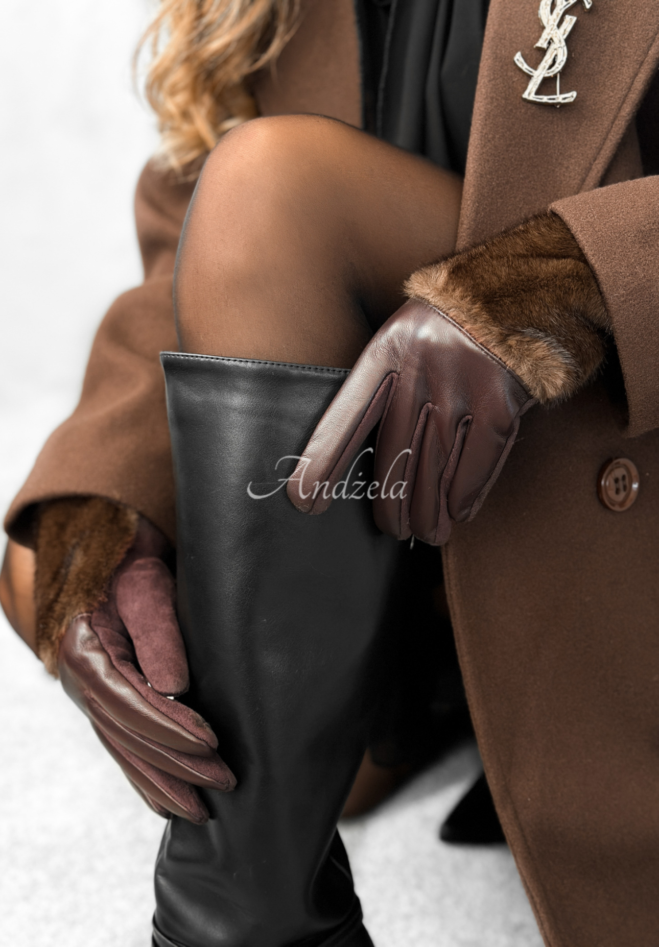 Leather gloves with fur Weather Alert chocolate.