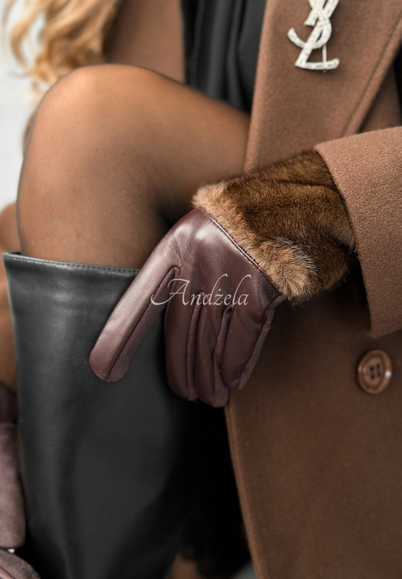Leather gloves with fur Weather Alert chocolate.