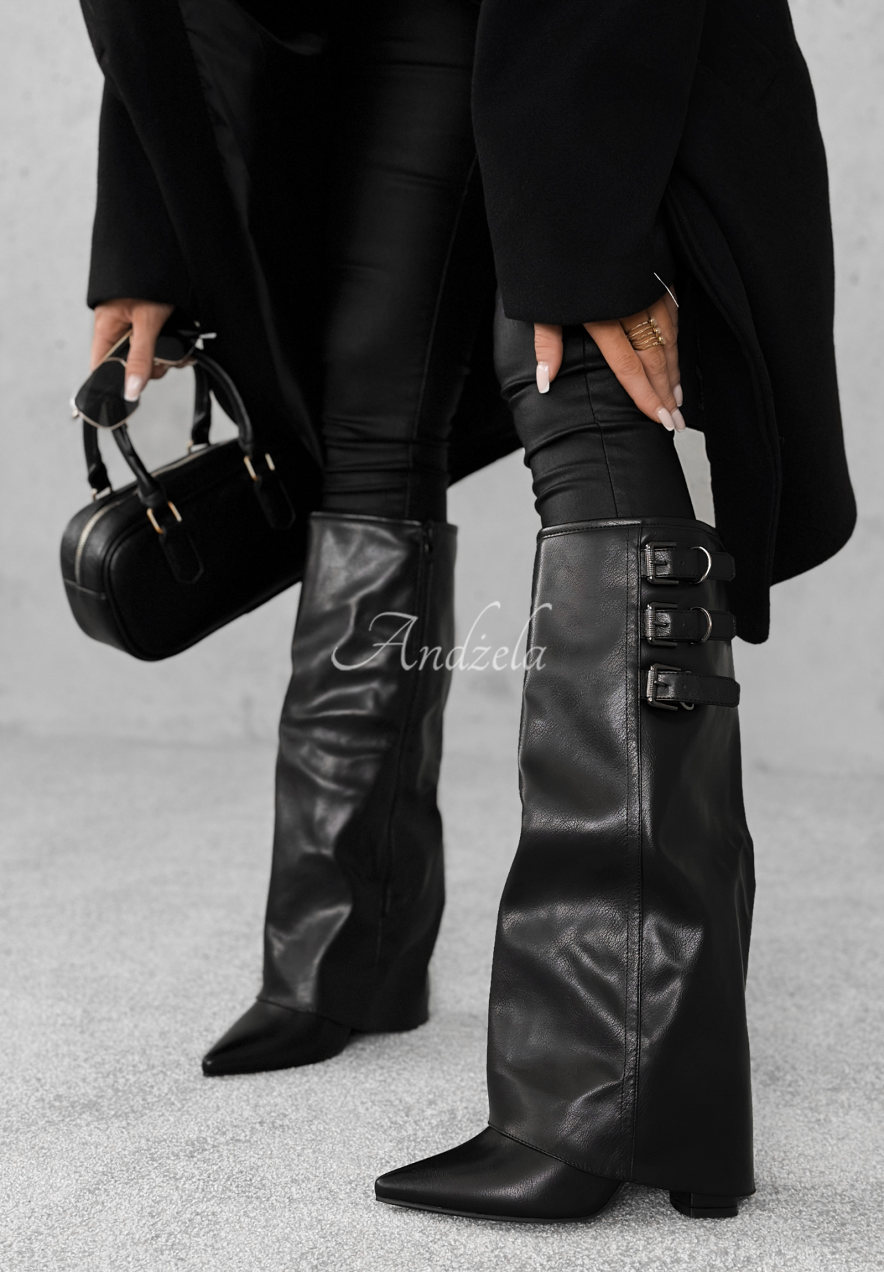 Long leather boots with buckles Come Closer black