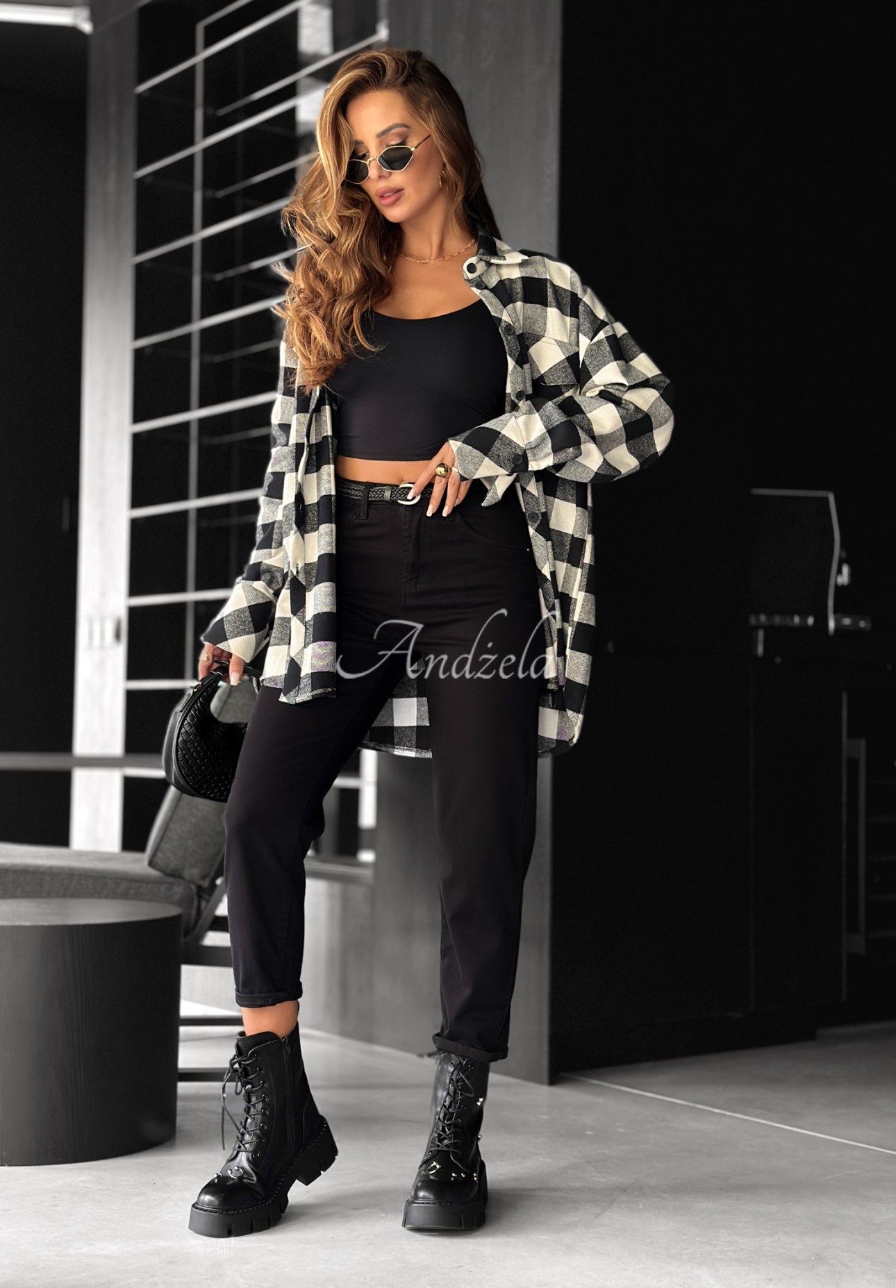 Spodnie jeansowe mom fit z paskiem Didn’t Think So czarne