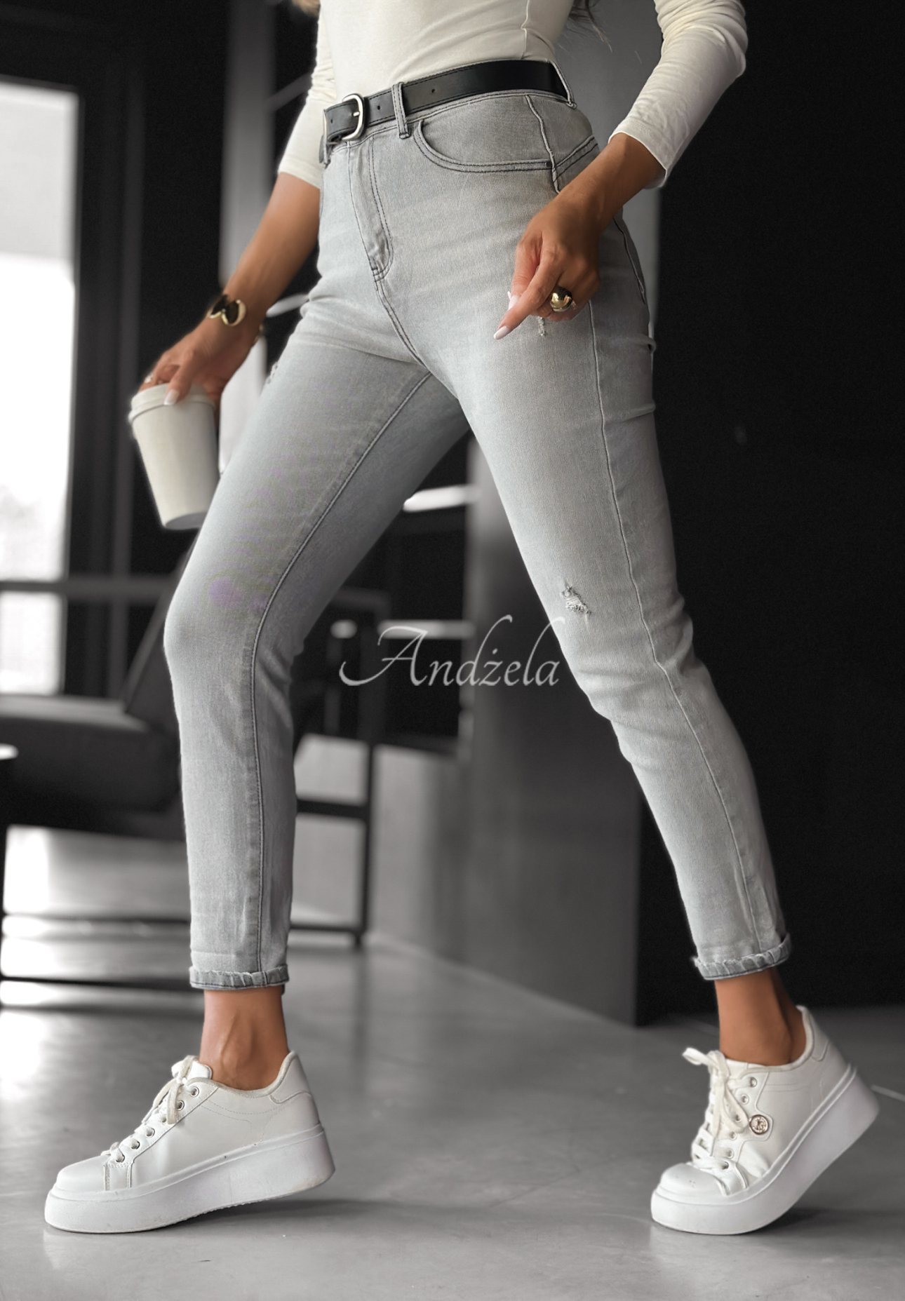 Spodnie jeansowe loose fit z paskiem Not Even Close szare