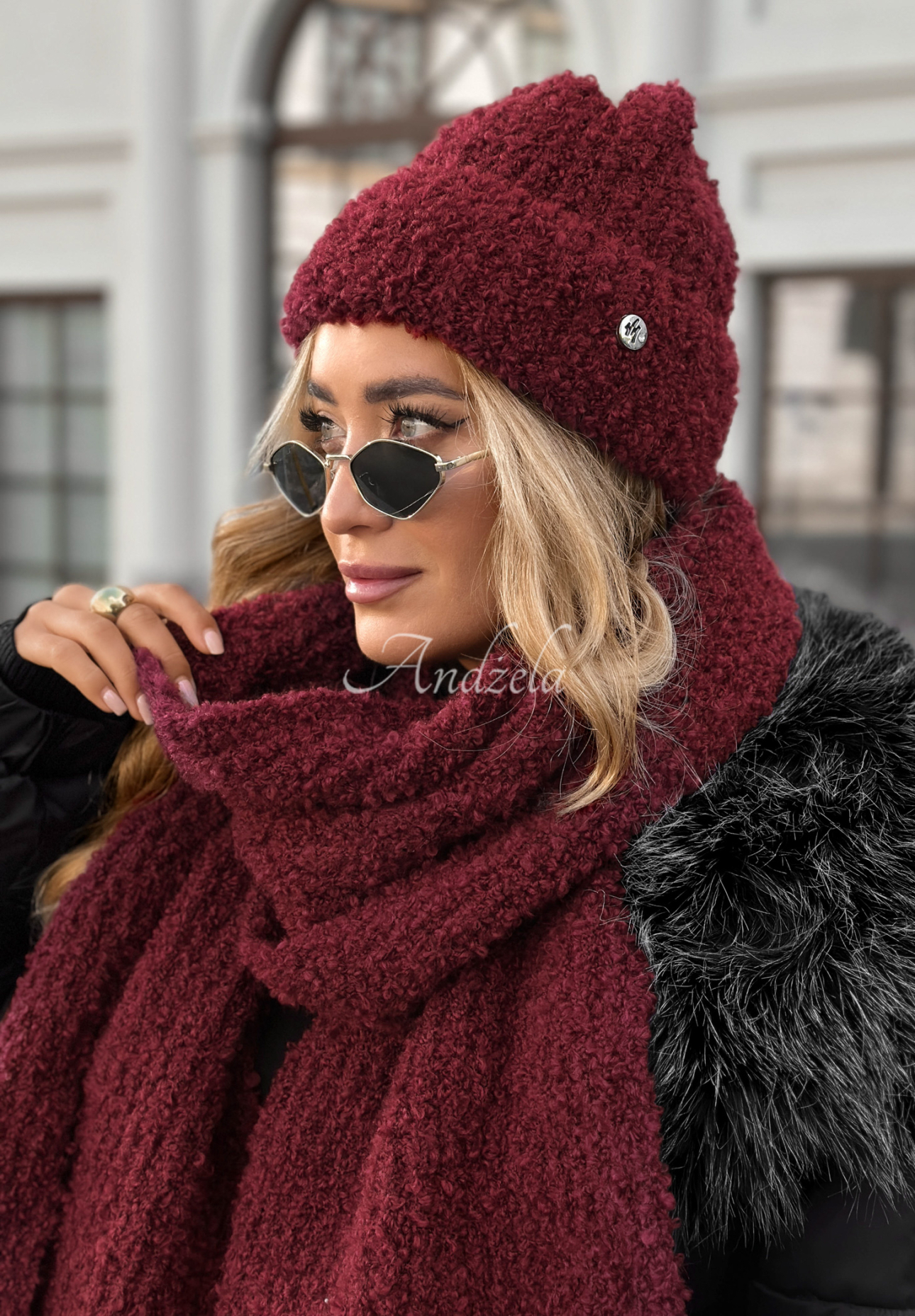 Czapka boucle Winter Everywhere burgundowa