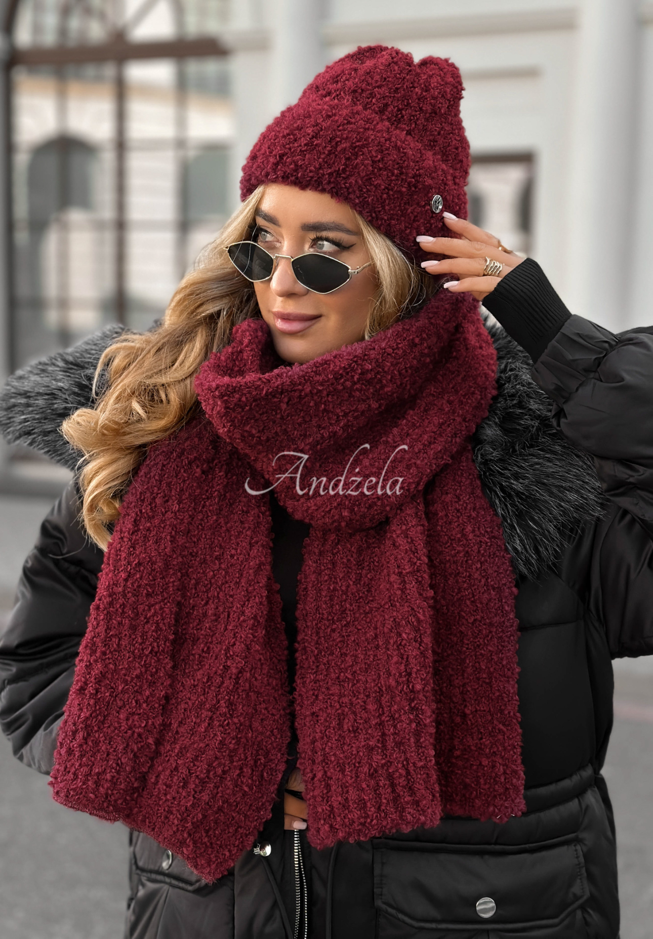 Czapka boucle Winter Everywhere burgundowa