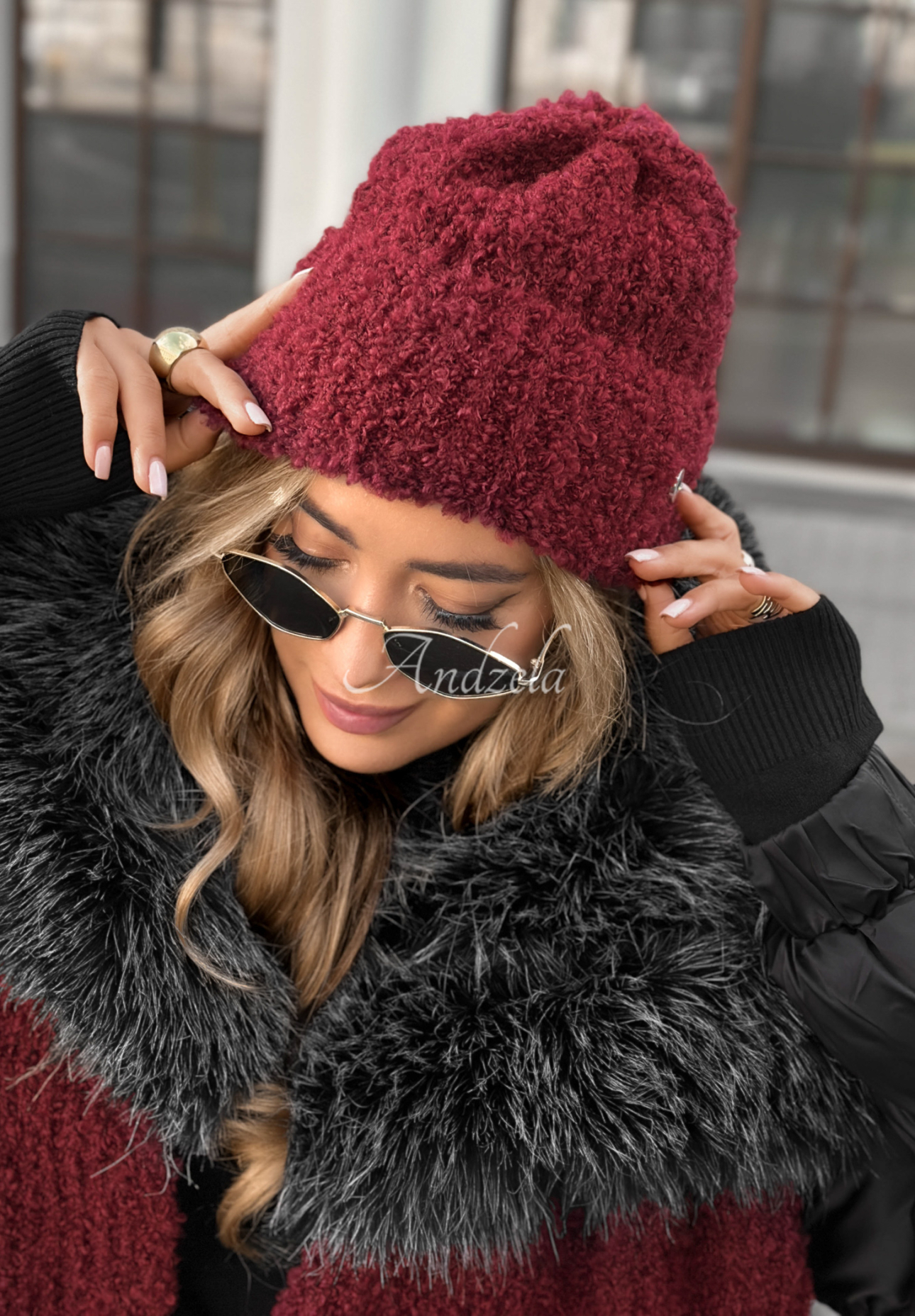 Czapka boucle Winter Everywhere burgundowa