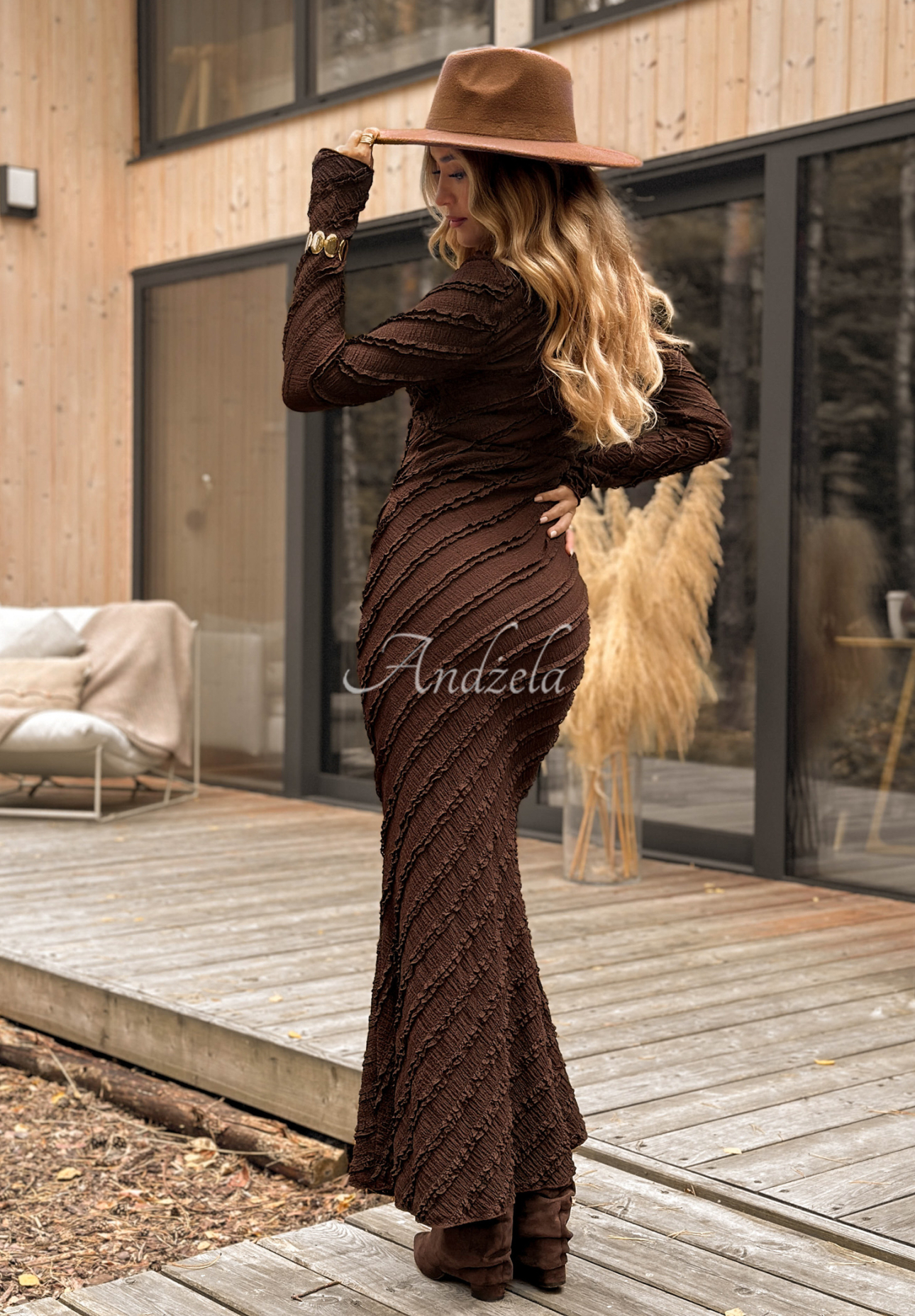 Sukienka maxi z falbankami Still Miss You czekoladowa