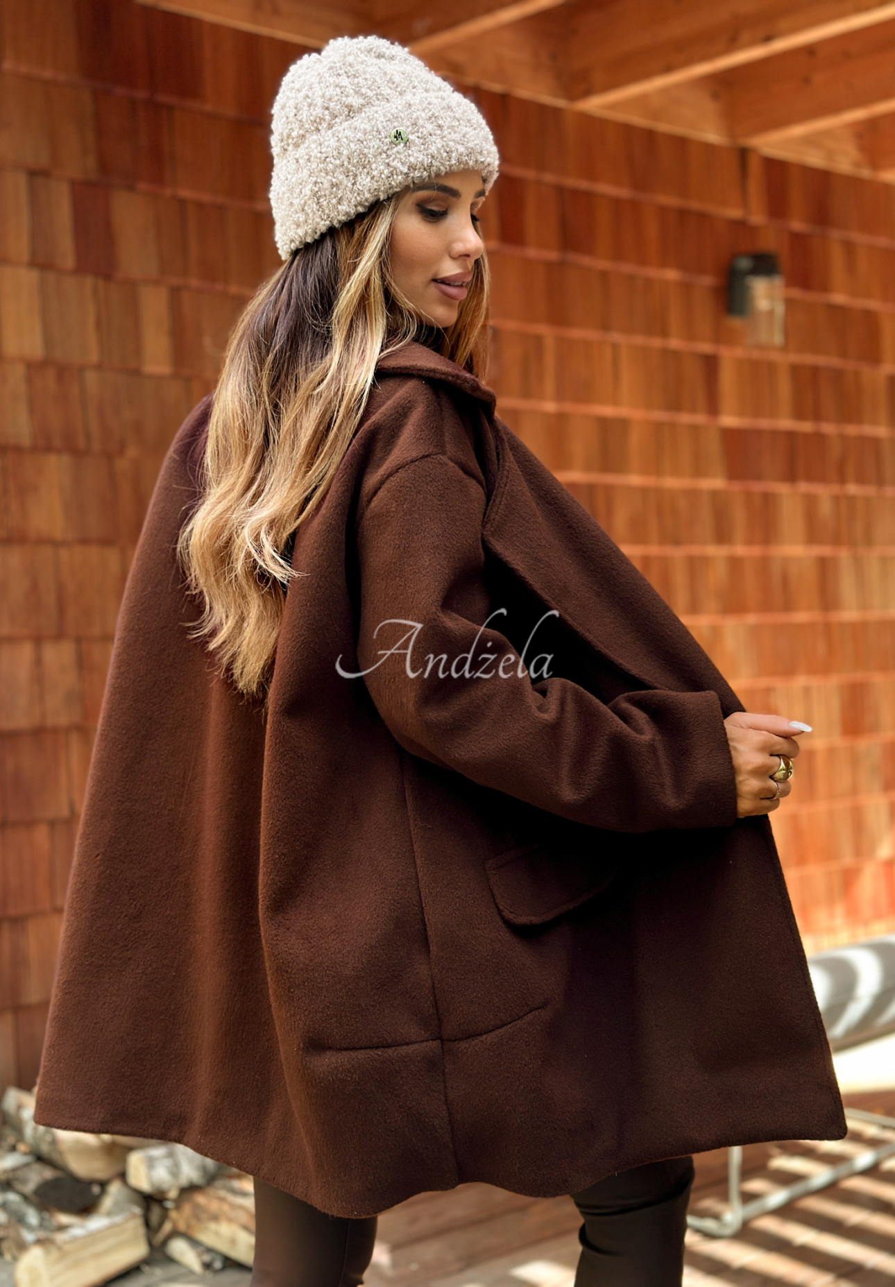 Read The Signes chocolate coat