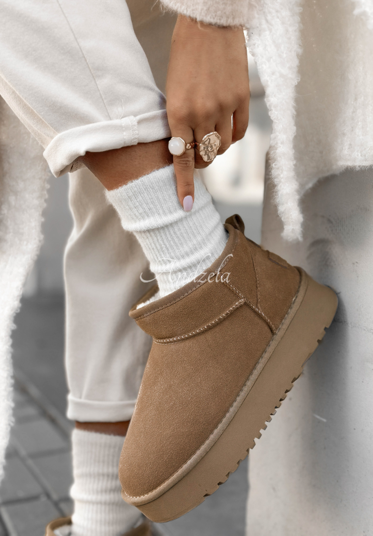 Wild Wind beige suede snow boots