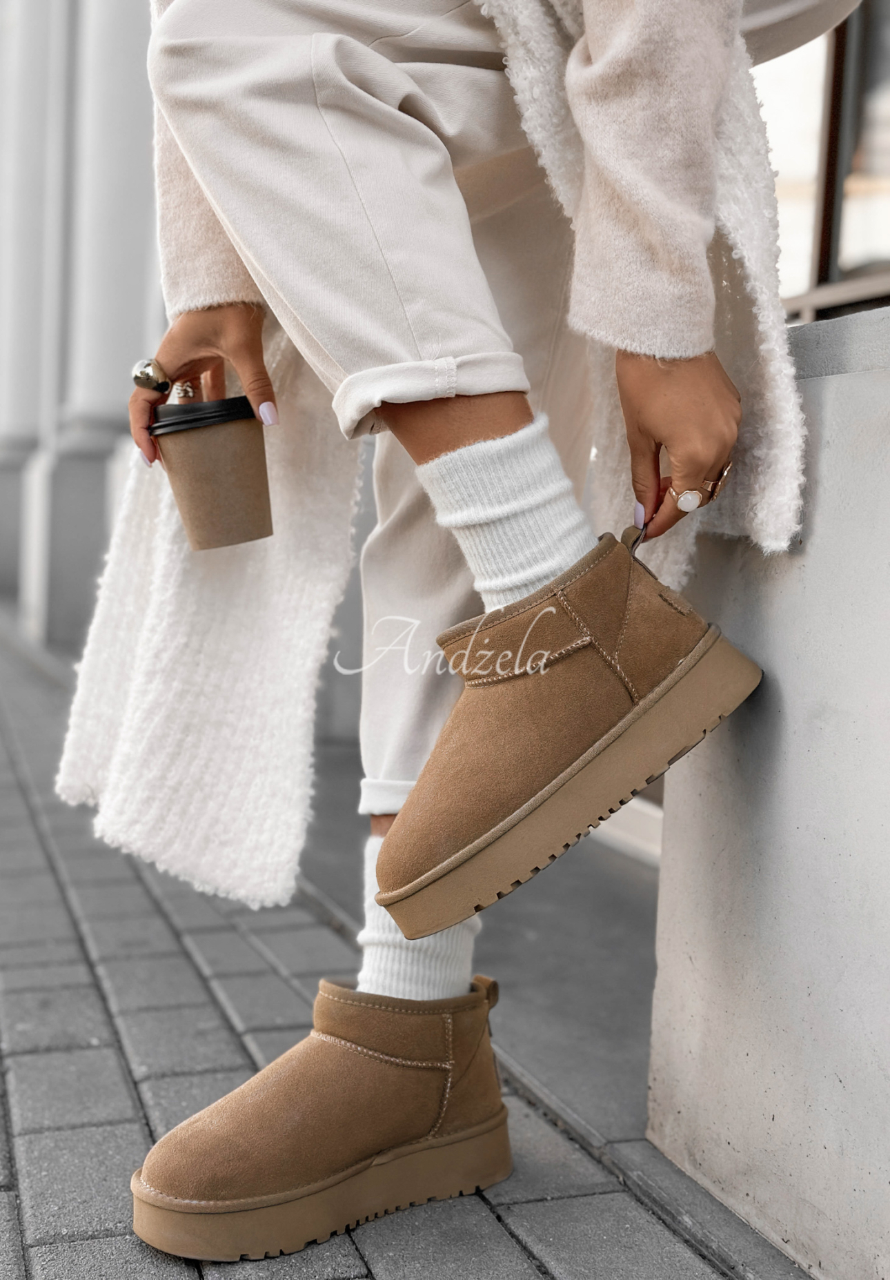 Wild Wind beige suede snow boots