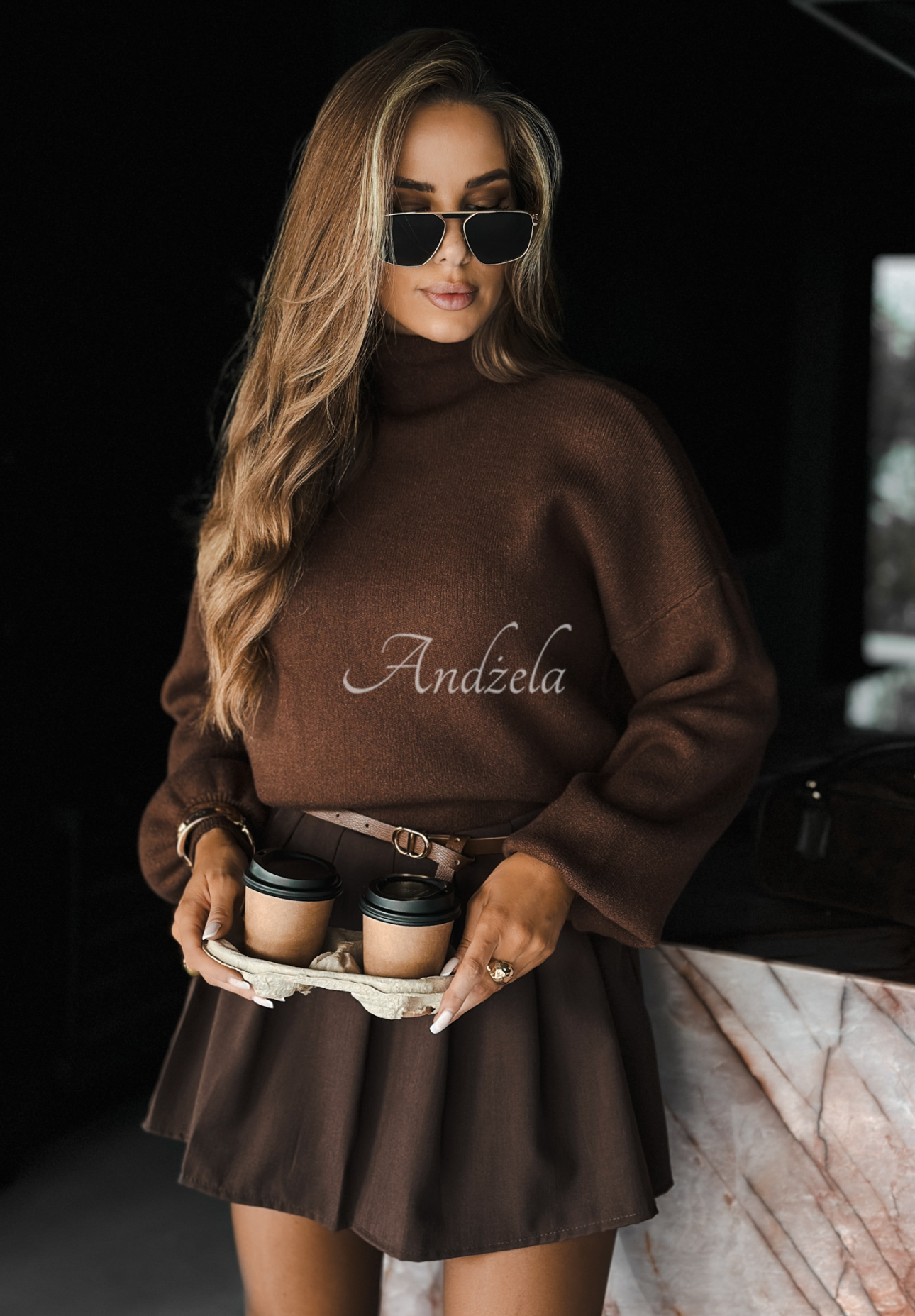 Wiskozowy sweter z golfem Hear My Words czekoladowy