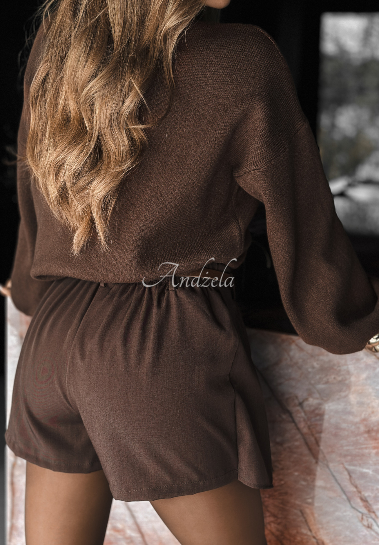 Wiskozowy sweter z golfem Hear My Words czekoladowy