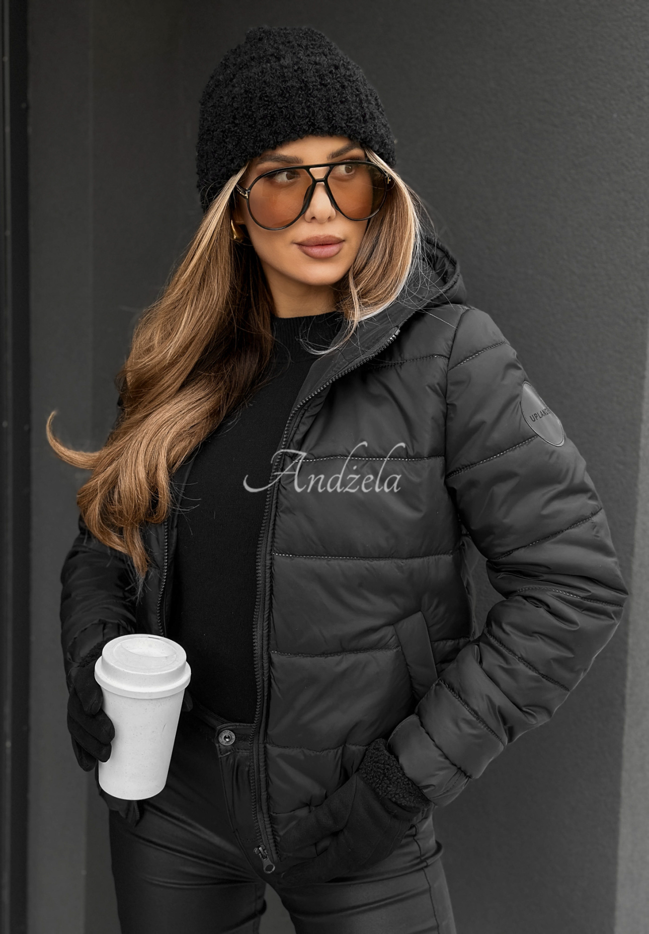 Pikowana kurtka bomberka z kapturem Just to Know czarna