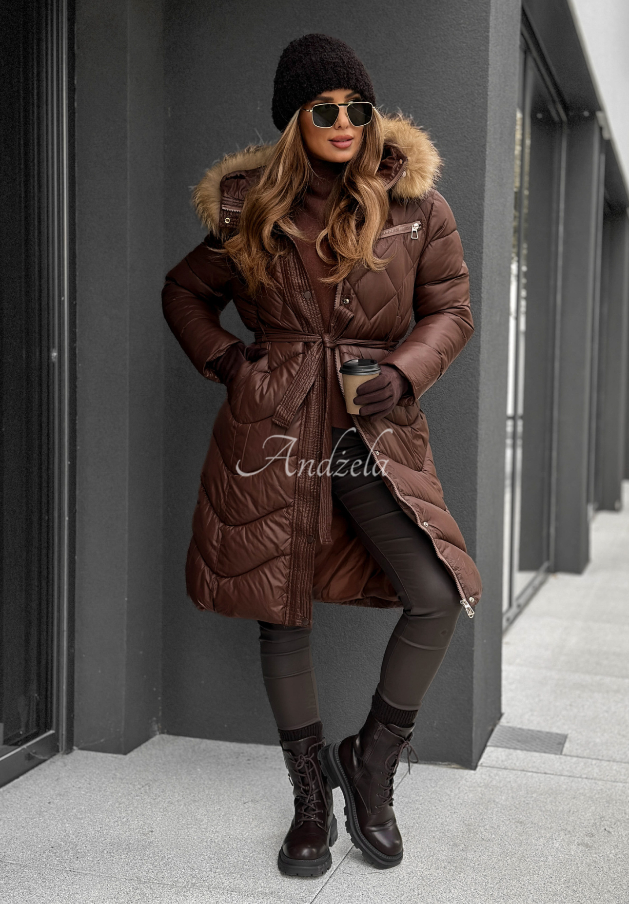 Długa pikowana kurtka z futerkiem Hello Cold Days czekoladowa II