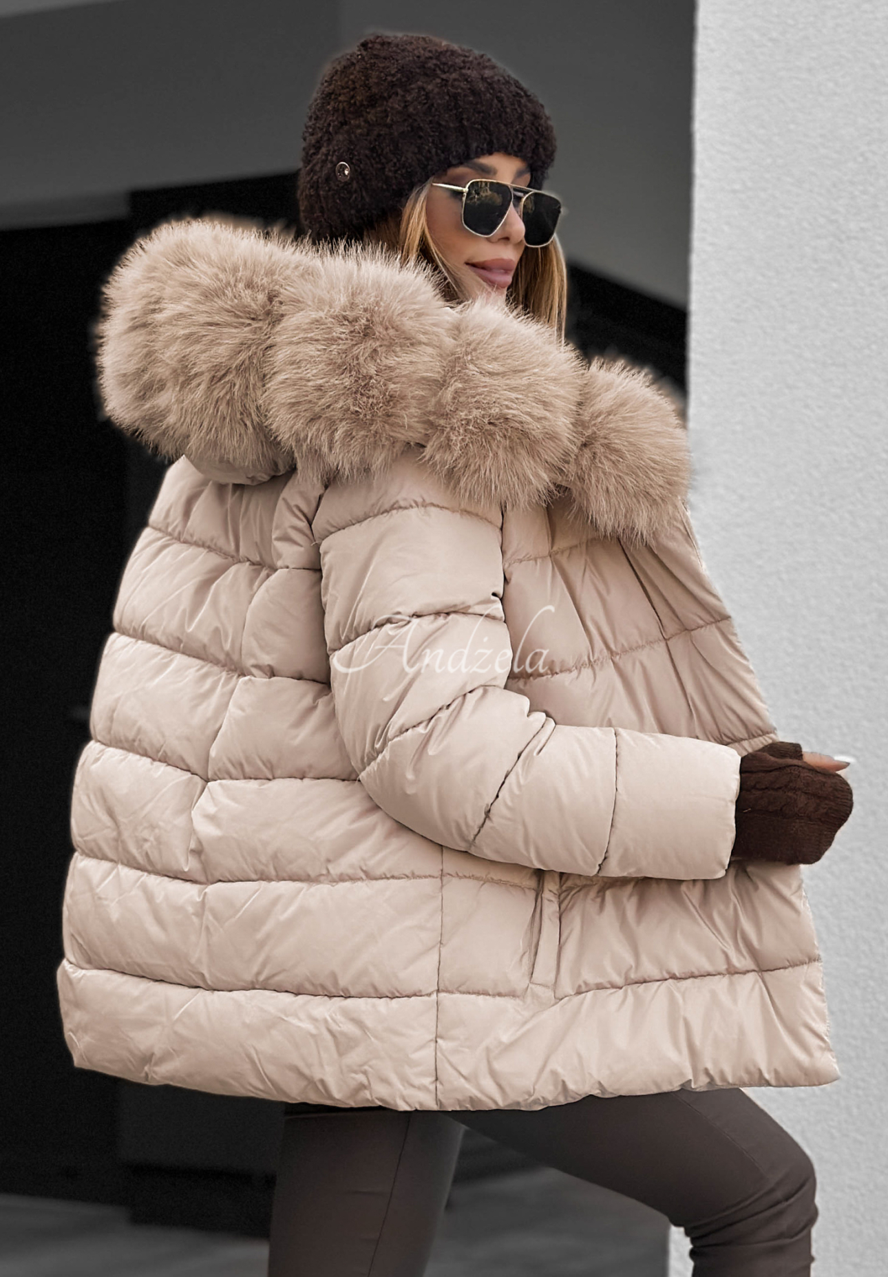 Pikowana kurtka z futerkiem i paskiem Coldest Moments beżowa